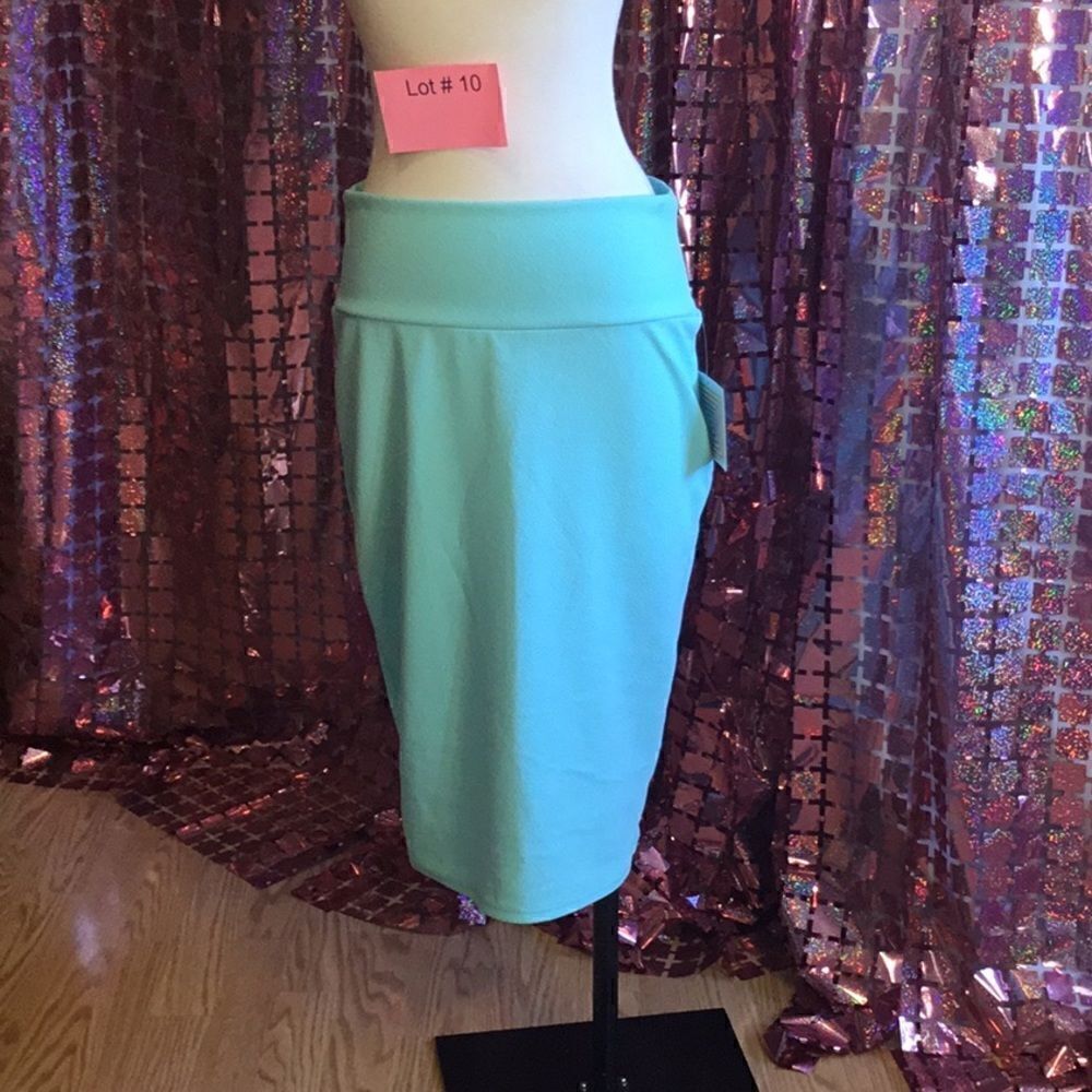 NWT LULAROE CASSIE skirt in mint green, size medium
